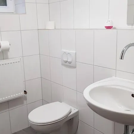 Feriehus Alte Schule Deifeld 10-12 Personen - Schieferhaus *