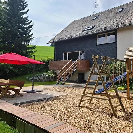 Feriehus Alte Schule Deifeld 10-12 Personen - Schieferhaus *